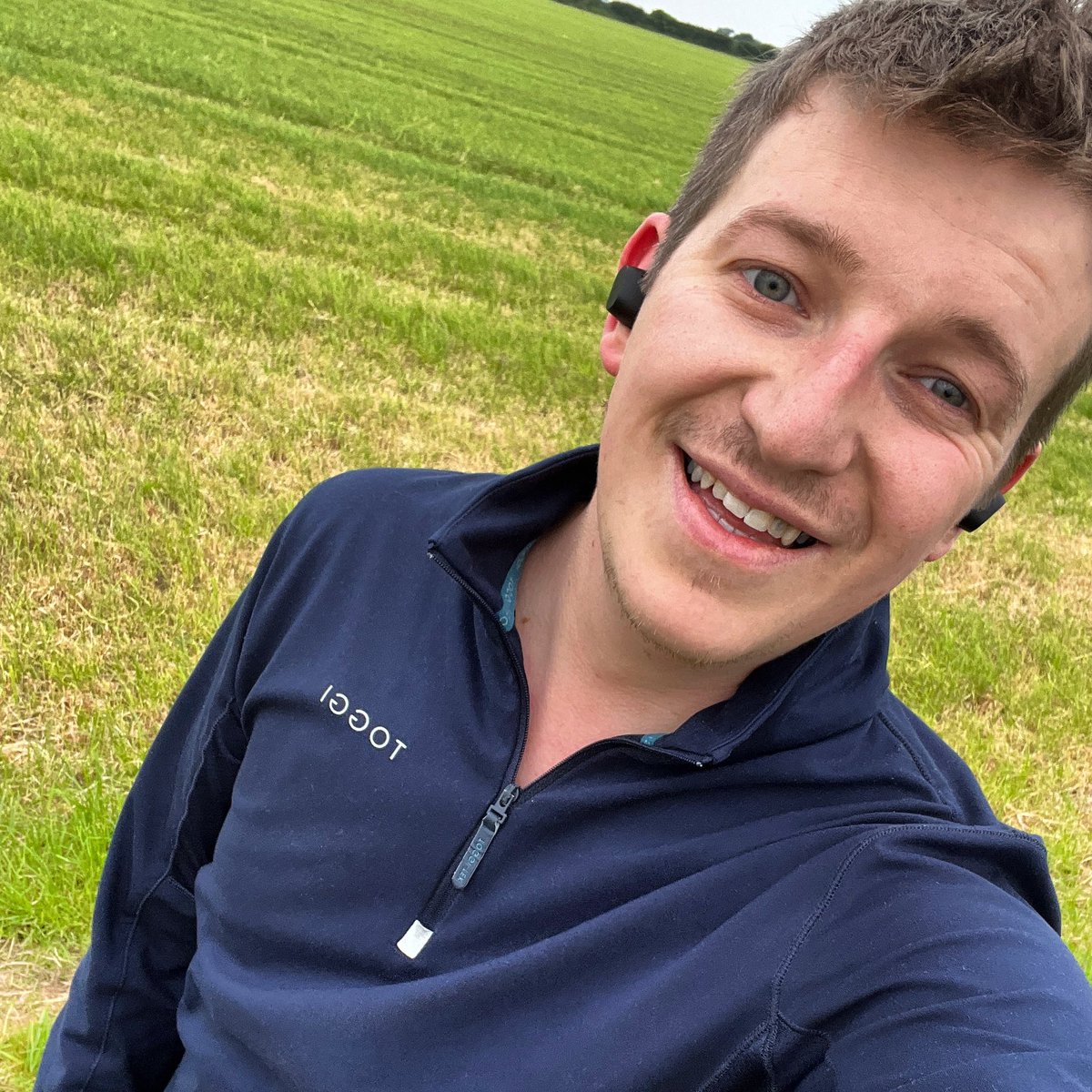 I’ve found a new escape, running. It baffles me that I enjoy it as I have tried many times before. Week 5 of couch to 5k, here we go! 💪🏃‍♂️