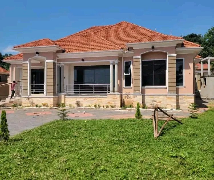 shukranproperty's tweet photo. Newly Built, Beautiful and Spacious bungalow on sale
Located at #Bwebajja Akright Estate on Entebbe road
#4bedrooms
#4bathrooms open kitchen and good neighborhood
Land size #22Decimals with Ready private mailo title
Price: #750Million UGX
+256706592177
#nakivubogrand https://t.co/KPkq8MlcGq