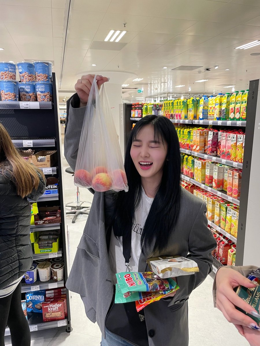 DearTRIBE's tweet photo. 240602 🐹🫧

“I found flat peaches!!”

“Oh yeah!! I was so curious about them, so I bought them as soon as I saw them ㅎㅎ”

#트라이비 #TRI_BE #송선 #SongSun https://t.co/VSRObAVeOB