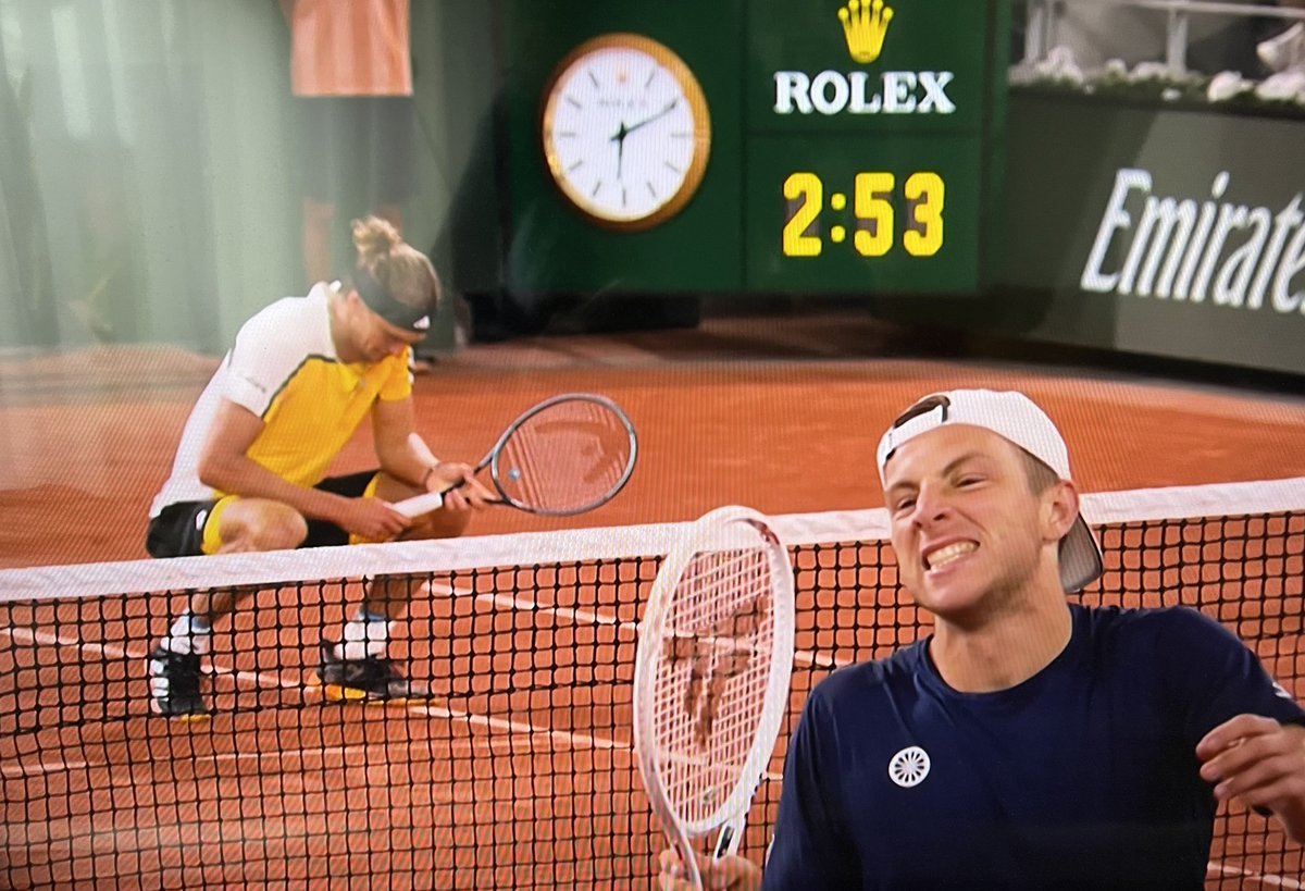 IngeMusic's tweet photo. Leuk beeld :) #griekspoor #zverev #rolandgarros https://t.co/5ejF3MASlH