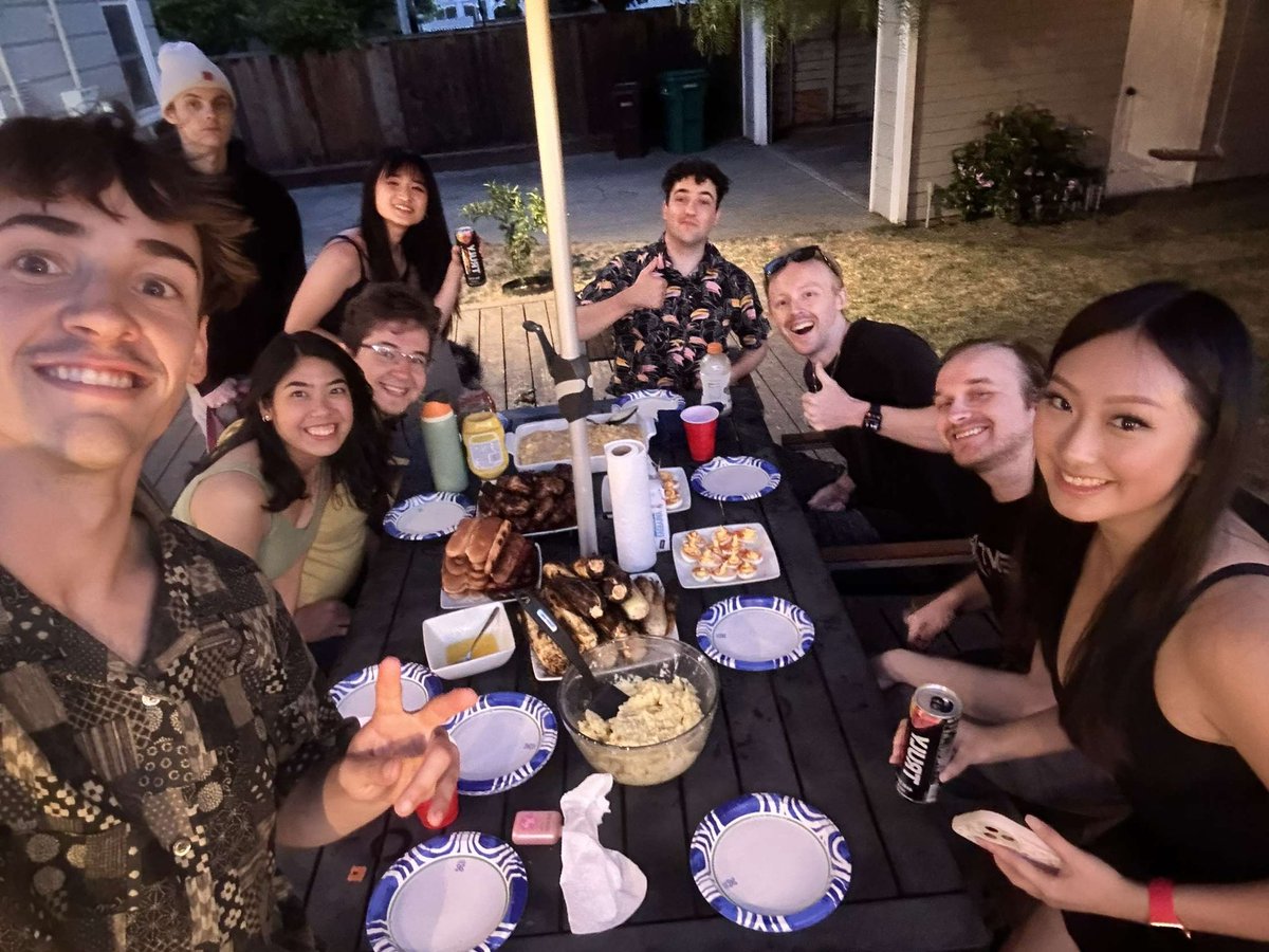 HAPPY BIRTHDAY TO <a href="/WidgeonRBLX/">Connor Grafius</a> AND <a href="/WhozScott/">Scott</a> 🎉🎉🎉🎂🎂🎊🎂 the gang is back together #roblox