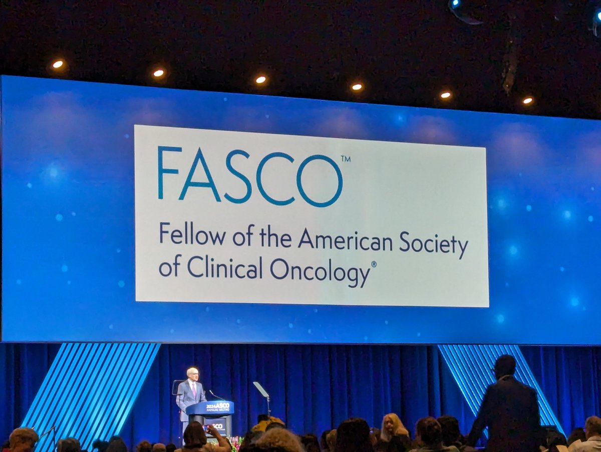 BenLok's tweet image. Congratulations to @MeredithGiulia1 on being inducted as a Fellow of @ASCO - a big honor 🏆🏆🏆 All of us at @RadMedPM @UofTDRO @pmcancercentre @PMResearch_UHN @UHN are very proud of you 🎉🎊🎉 @DKirschMDPhD @ldawsonmd @akeithstewart #ASCO24