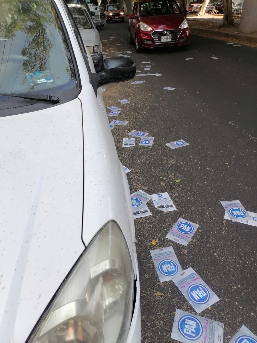 menchecoa's tweet photo. La #NarcoCandidata @Gabyosoriohdz tiene dinero hasta para tirar En su desesperación xq @alfagonzalezm GANARA NUEVAMENTE viene a ensuciar nuestras calles. Tiene un desdén a ls adultos mayores y cree q somos tontos  y caeremos en su guerra sucia. @TlalpanAl ayuda con este cochinero https://t.co/4EY7Dv3mio