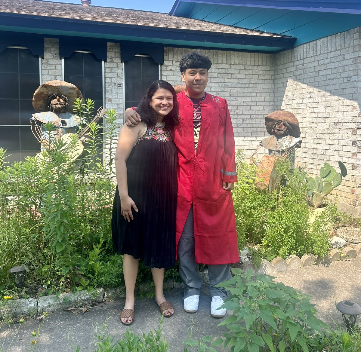 MontserratforTX's tweet photo. Mario graduated from Travis High School @AustinISD and was also in my Prek class in 2010-2011 at Lucy Read. I have so many special memories of him and his family! He wants to be a mechanic and use his bilingual skills! #PrekWorks #BilingualismIsASuperPower #ProudTeacherMoment https://t.co/yDJQTC9fDi