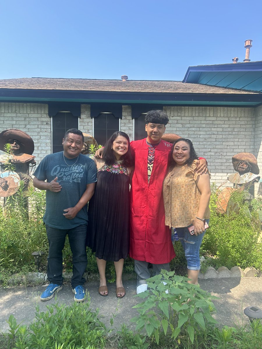 MontserratforTX's tweet photo. Mario graduated from Travis High School @AustinISD and was also in my Prek class in 2010-2011 at Lucy Read. I have so many special memories of him and his family! He wants to be a mechanic and use his bilingual skills! #PrekWorks #BilingualismIsASuperPower #ProudTeacherMoment https://t.co/yDJQTC9fDi