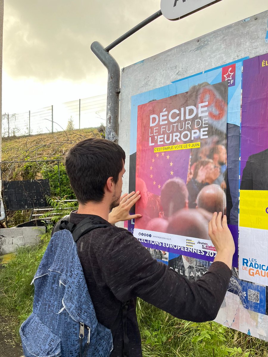 Jeunessoc63's tweet photo. D'Issoire à Beaumont en passant par les rues de Clermont-Ferrand, plus qu'une semaine pour convaincre de se mobiliser en masse le 9 juin 🇪🇺

L'alternative au duel RN-Renaissance c'est nous 🌹🔥

🔜 Dimanche 9 juin on vote pour la liste de @rglucks1 et du @partisocialiste https://t.co/251NTLvvGH