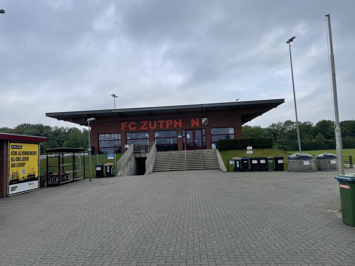 FletcherFootbal's tweet photo. Dit weekend ontvangt Fletcher Hotel Zutphen maar liefst 2 teams voor een trainingskamp en teamuitje. @CSV28 JO19 traint 2 keer en kijkt gezamenlijk de #UCLFinal. #DDV'23 houdt een #pubquiz en gaat naar het centrum van #Zutphen. Veel succes en plezier! #RMBVB #championsleague #CSV https://t.co/PzCRAJUGGt