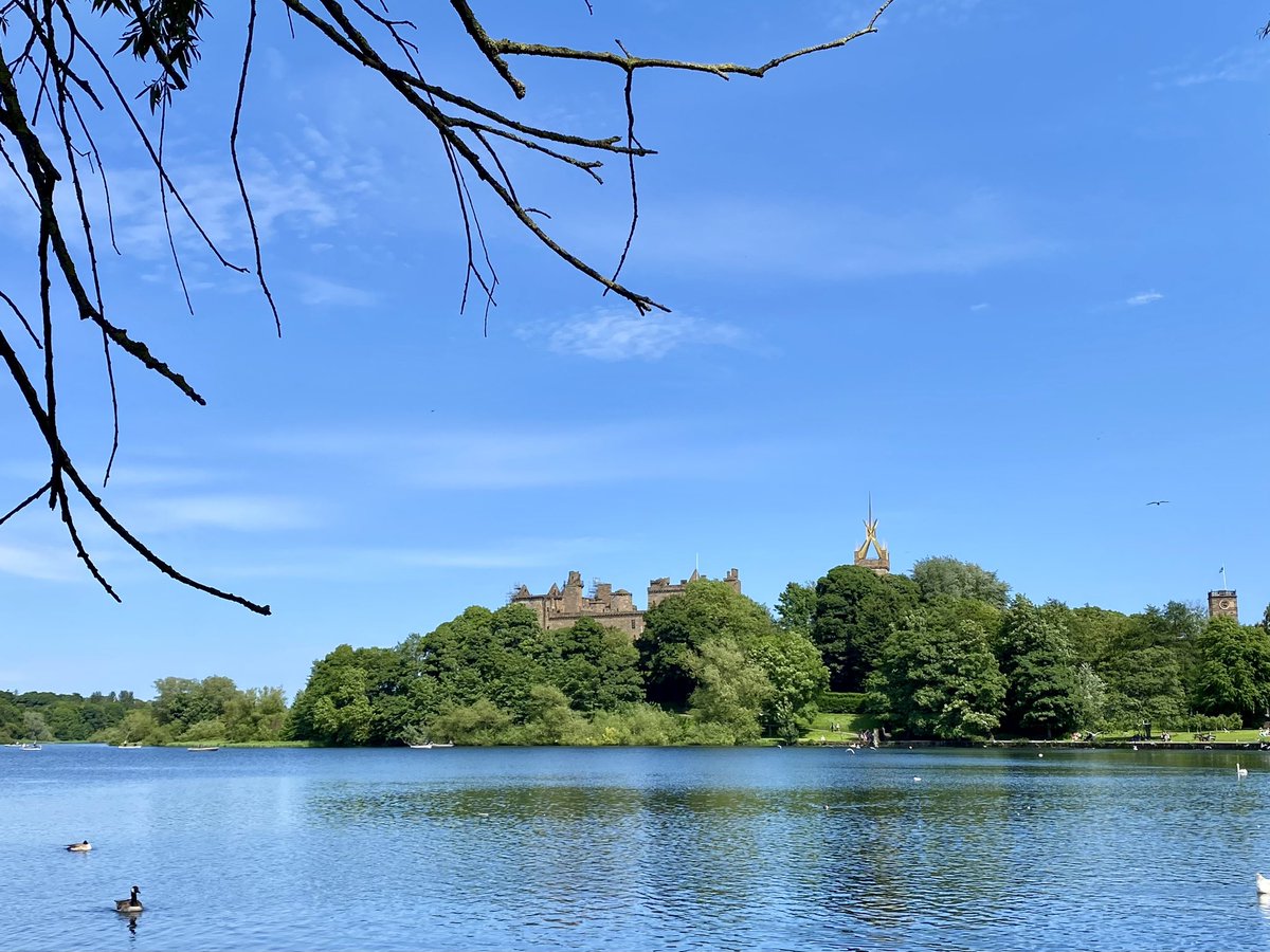 Largsgal's tweet image. Loving the blue skies ☀️😎 #LinlithgowPalace