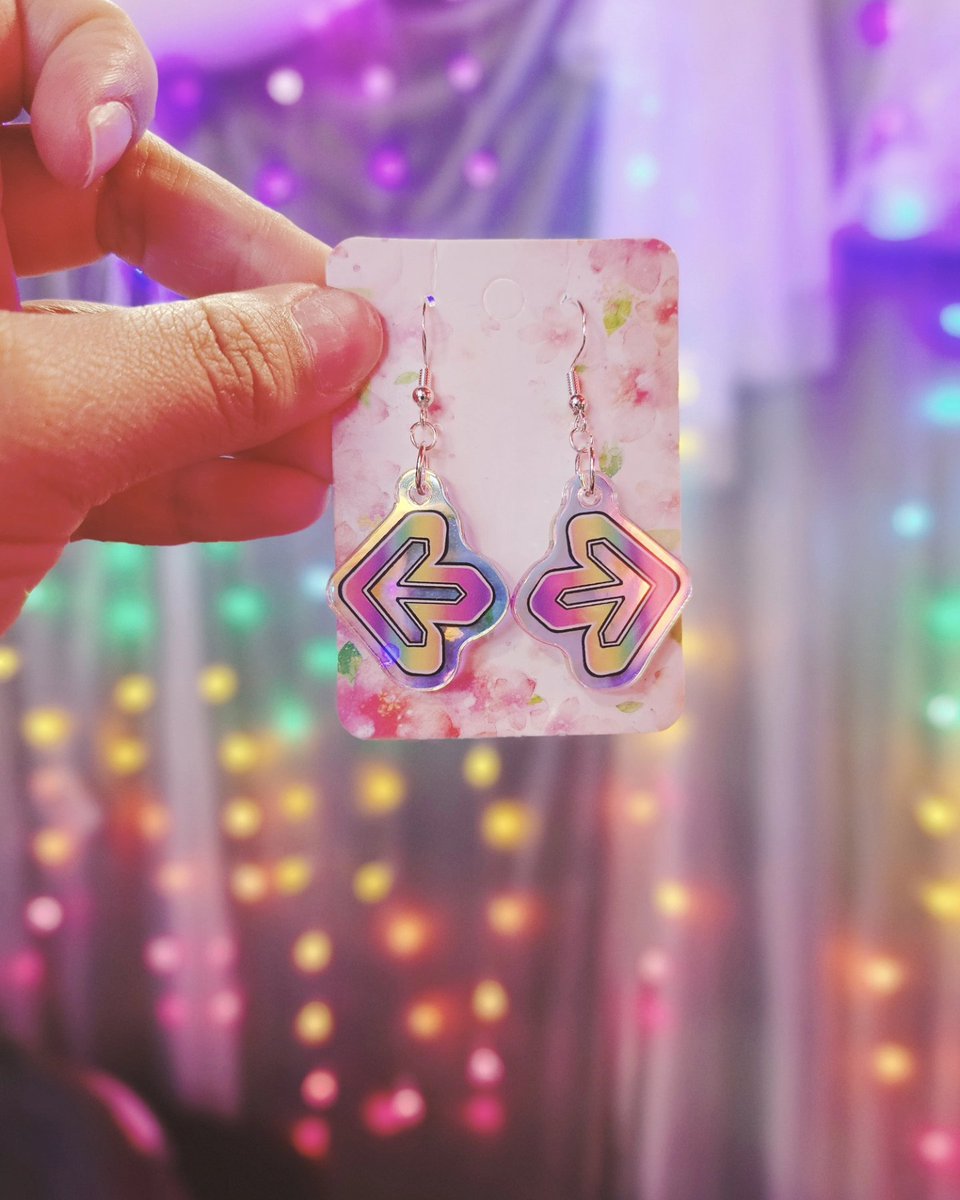 maiden_machine's tweet image. Grab my exclusive @DreamHack Dreamhack Dreamhack Revolution charm before they run out! Free with a $50+ purchase! 
Also only limited amount of DDR earrings available! Table A19 in the artist alley! 
#ddr #dancedancerevolution #rhythmgames #rhythmgamer #dancegames #Dreamhack