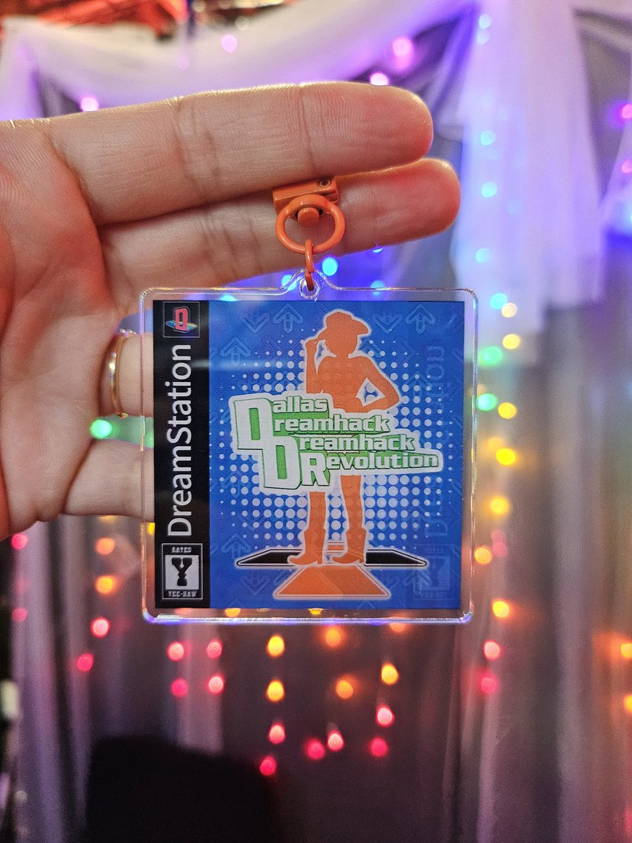 maiden_machine's tweet image. Grab my exclusive @DreamHack Dreamhack Dreamhack Revolution charm before they run out! Free with a $50+ purchase! 
Also only limited amount of DDR earrings available! Table A19 in the artist alley! 
#ddr #dancedancerevolution #rhythmgames #rhythmgamer #dancegames #Dreamhack