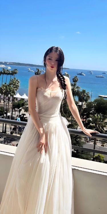 soheejpeg's tweet photo. #HANSOHEE #한소희: cannes 2024 coquette princess https://t.co/lWxwOIwX6x