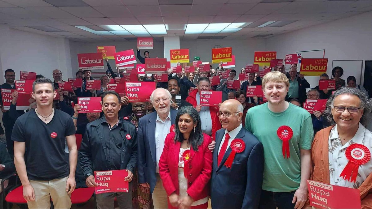 Standing ovation and standing room only for the legendary Neil Kinnock who came to launch the Ealing central and Acton general election campaign w/ @Konnie_Huq

@Mark_Logan_MP until Thurs a Conservative joined us and hit #LabourDoorstep after as did @VirendraSharma

#voteLabour