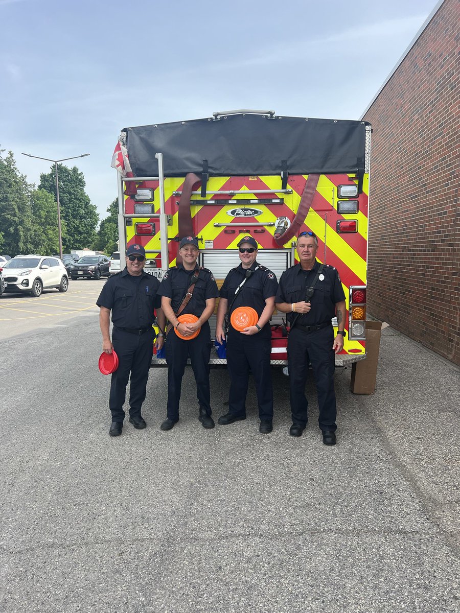 WoodstockFireDe's tweet image. A shift station#2 crew attended the ⁦@TVDSB⁩ fundraising run this morning! #communitypartners #wfd #lookinggood