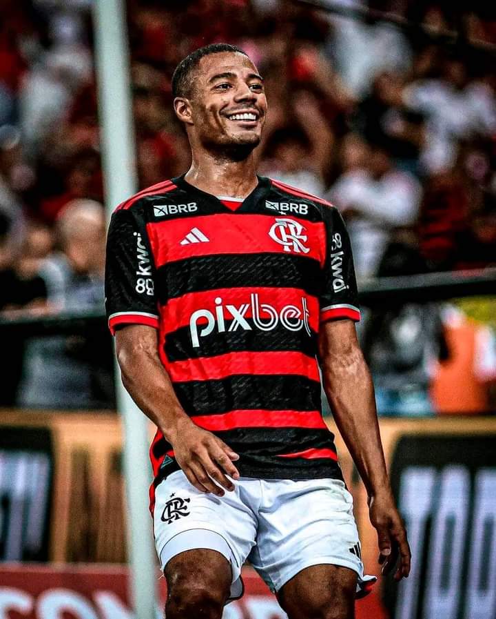 Hoje é aniversário do nosso craque, Nico! ❤️🖤🎉

Nico De La Cruz completa hoje 27 anos de vida. Em menos de 1 ano no Flamengo já foi campeão estadual e um dos destaques do Flamengo na Temporada 2024. 

Que você brilhe muito mais com o manto, maestro! ❤️🖤🎉