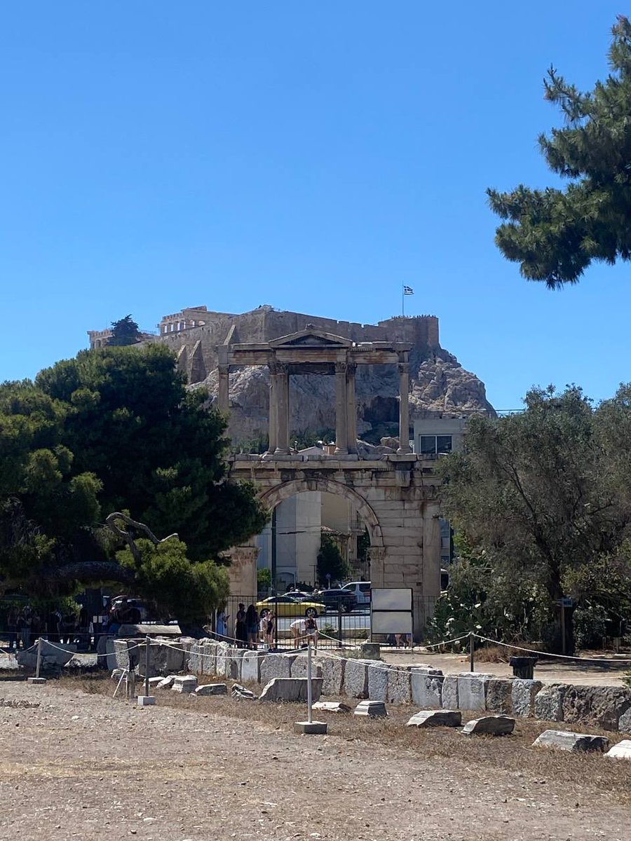 Bu hafta sonu piyasalardan ve sosyal medyadan uzak kalarak. 
Sadece ailem ile vakit geçiriyor, Atina şehrinin tarihine tanıklık ediyorum. 

Bir çok ülke gezdim her ülkenin kendine has bir tavrı havası var ancak Türkiye gerçekten çok farklı bir ülke hem tarihi hem turizmi ile çok