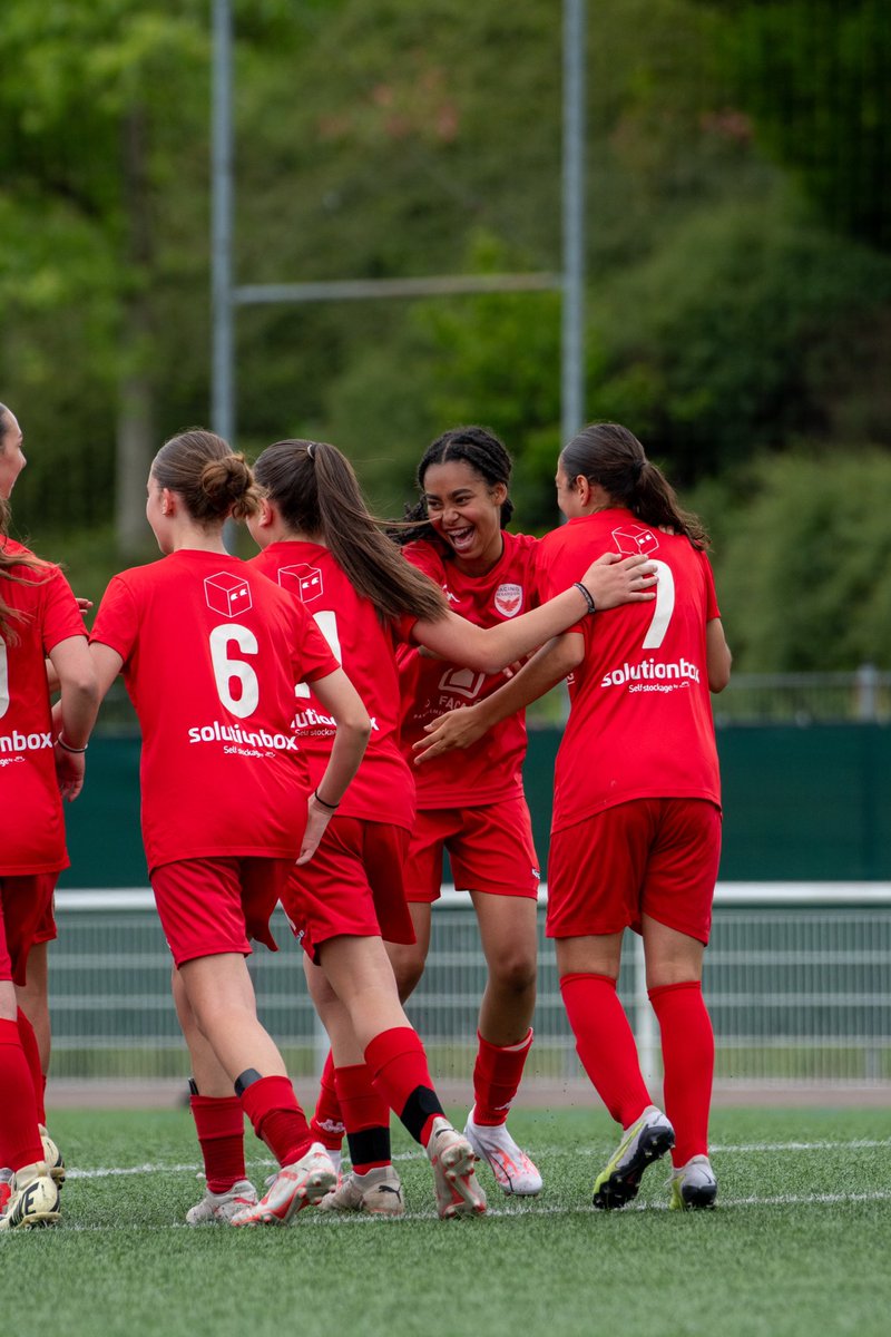 racing_besancon's tweet photo. 🤩 𝐒𝐮𝐩𝐞𝐫𝐛𝐞 𝐯𝐢𝐜𝐭𝐨𝐢𝐫𝐞 𝐞𝐧 𝐔𝟏𝟕𝐅 !
Grosse prestation de nos féminines qui s’imposent 4 buts à 2 face à Ornans sur le terrain de la Malcombe 🔥
#TeamRB https://t.co/8dPtEG0dDV