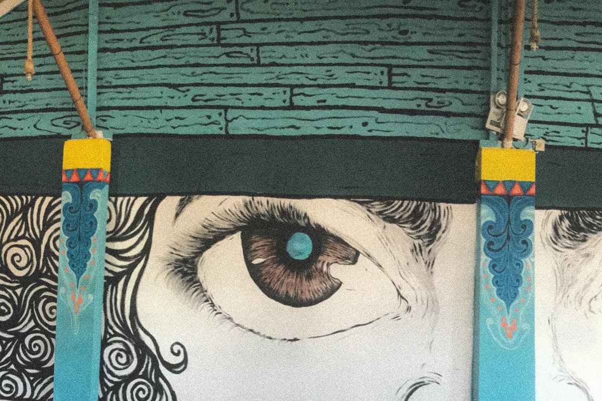 MEMORIAS DE EDDAVIEL, BARAHONA XXIII.

Nada más emocionante que un día de playa y pintadera  en mi tierra natal, aquí les comparto un muralito realizado por mi 😝  <a href="/eddaviel/">eddaviel</a> junto a mi querida @norkelly_acosta , compartiendo la magia de nuestro SUR.