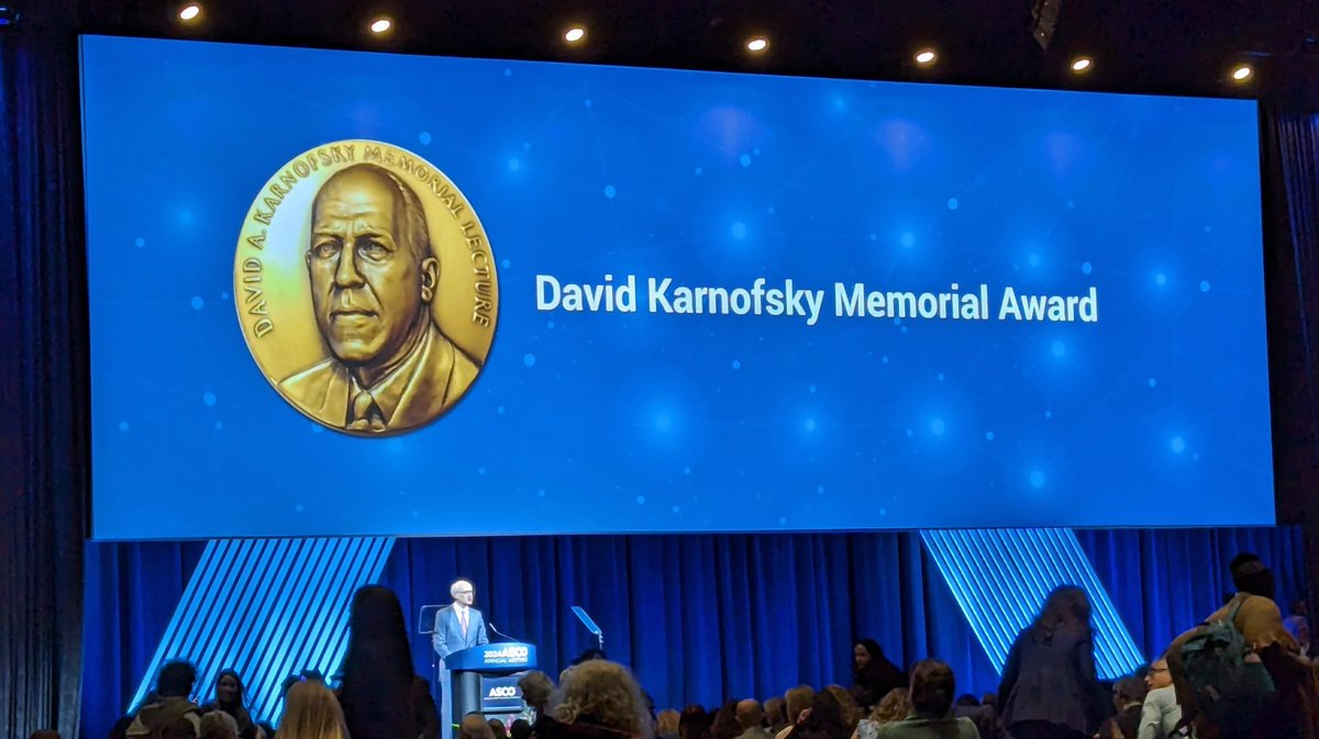 BenLok's tweet image. Congratulations to @lillian_siu for being this year's @ASCO David Karnofsky Memorial Award #ASCO24 recipient 🏆+ delivering an inspiring award lecture!🎇🎆 @pmcancercentre @PMResearch_UHN @UHN @akeithstewart