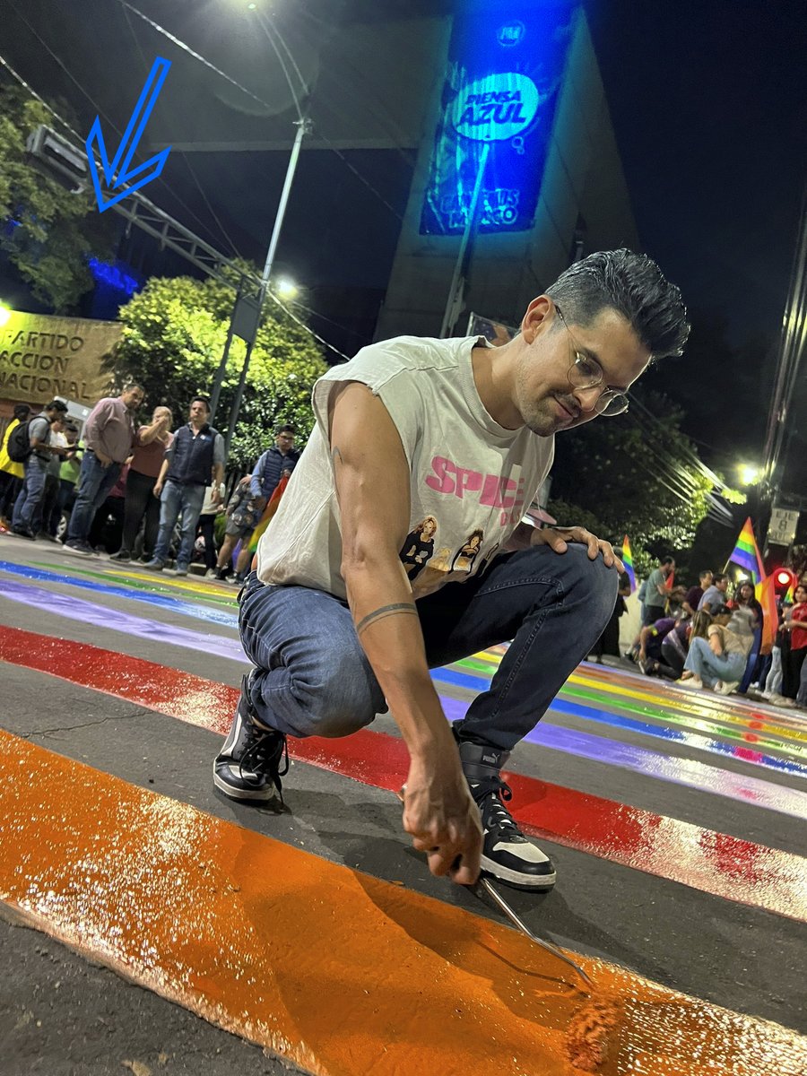 SoyCriSzis's tweet photo. El mejor producto de la alianza PRD-PAN es el gay 🏳️‍🌈 aspiracional y despojado de su individualidad y consciencia de clase, heteronormado y reproduciendo los discursos de sus violentadores homofóbicos, defendiendo y haciendo suyos sus intereses. https://t.co/7uDLG4Ntnf