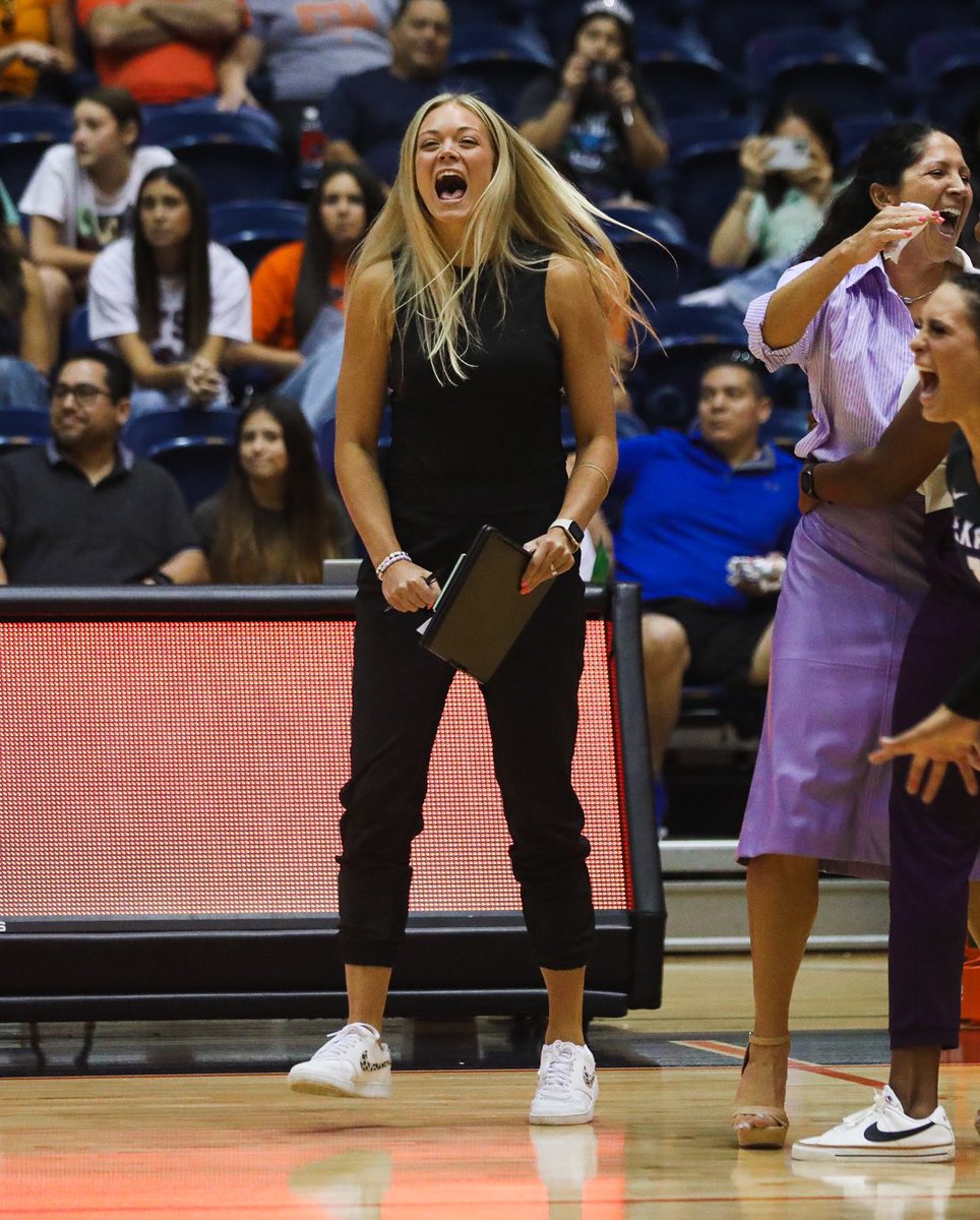 Wishing a super Happy Birthday to coach Hannah! We are so thankful for all she does for us on and off the court 💜😇🎂