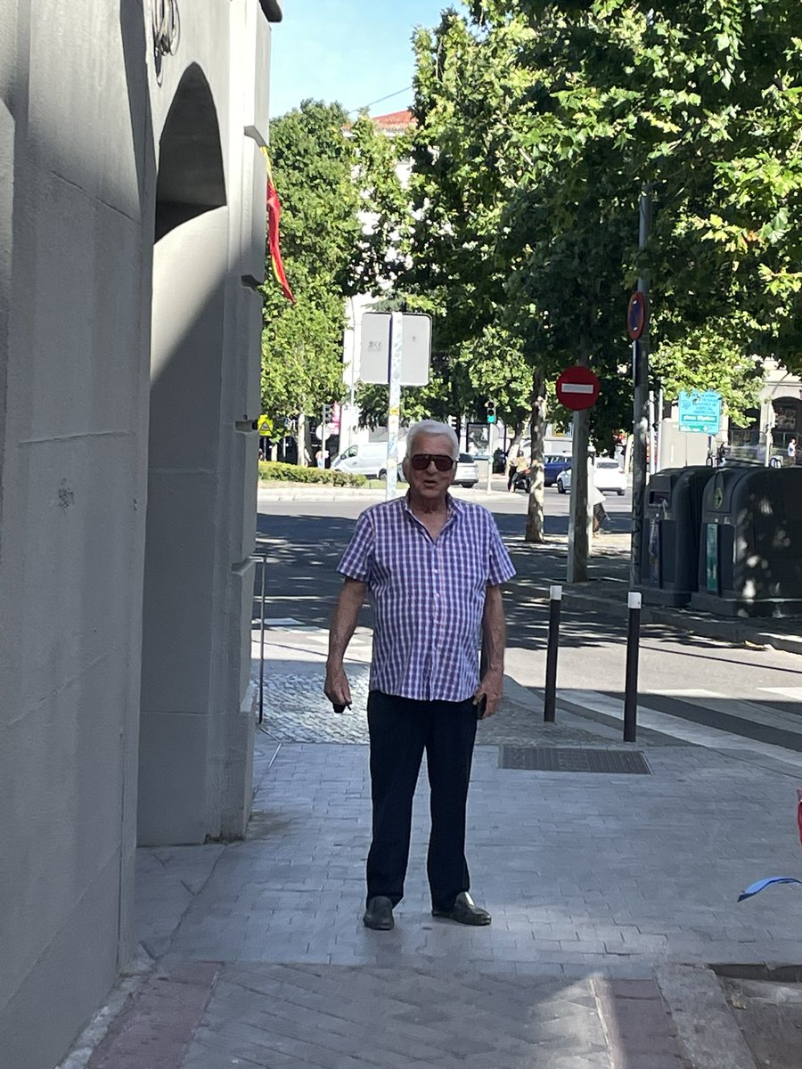 bnwdsi's tweet photo. #acosadorenmadrid en #marquesdevadillo Este sr. Le dice improperios a las mujeres jovenes y espera a que entren en su portal para intimidarlas y les dice que vive cerca. 

#denuncia @policiademadrid https://t.co/CCkMhwgZ3c