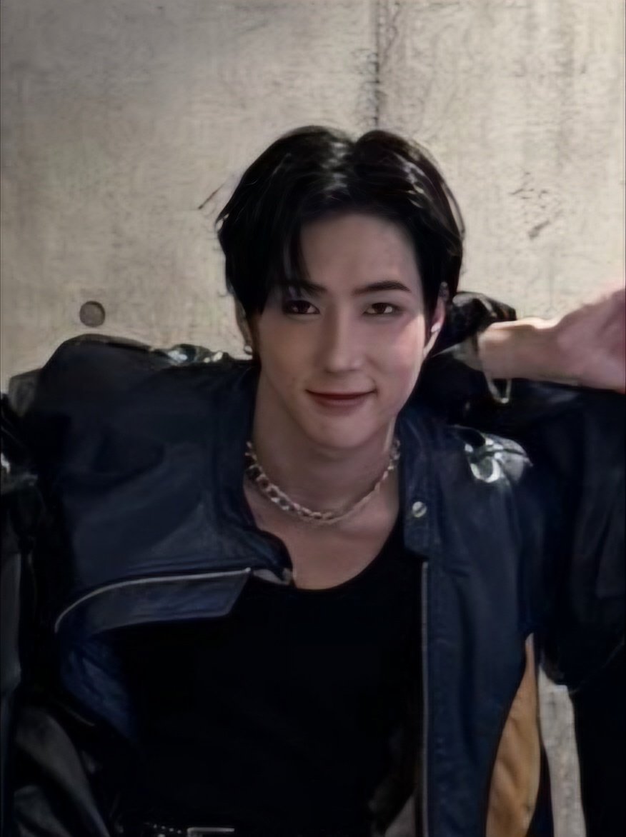onlyjongwoo's tweet photo. JONGWOO IS LOOKING INCREDIBLY HANDSOME 🥰🤩

I CAN'T HANDLE THIS ANYMORE😭😭 https://t.co/4wlX6mOwI4