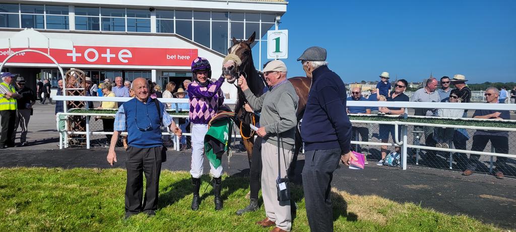 IrishRacing365's tweet photo. Rising Dust wins for trainer Michael Hourifan @ListowelRaces https://t.co/oNYONlKZgB