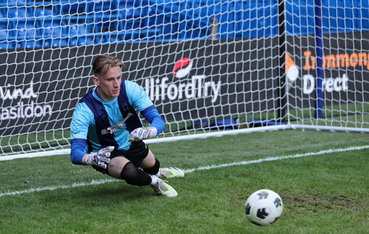 future_keeping's tweet photo. What an experience this was! Getting to play at Stamford Bridge π₯ Video coming soonβ¦ π Big thanks to @IronmngryDirect #matchforthemind https://t.co/IeykUylFB3