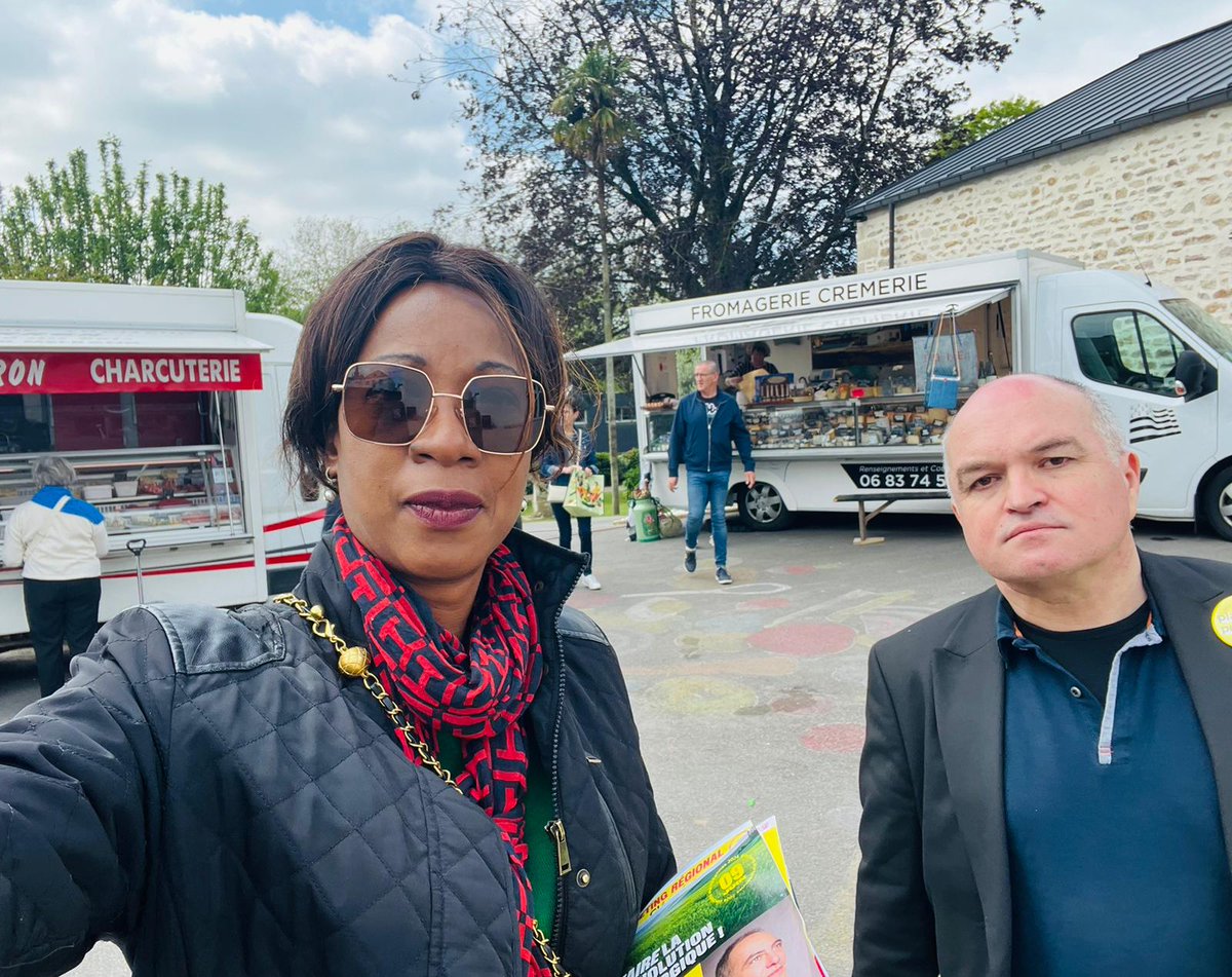 J-8 
Mobilisé•e•s sur les marchés de #Vannes #PortLouis #Lorient #Baud pour convaincre nos concitoyen•ne•s de #RéveillerlEurope ! 
La dynamique est chaque jour plus forte, la liste menée par <a href="/rglucks1/">Raphael Glucksmann</a> dessine le chemin d’une #Europe plus juste, plus puissante et écologique !