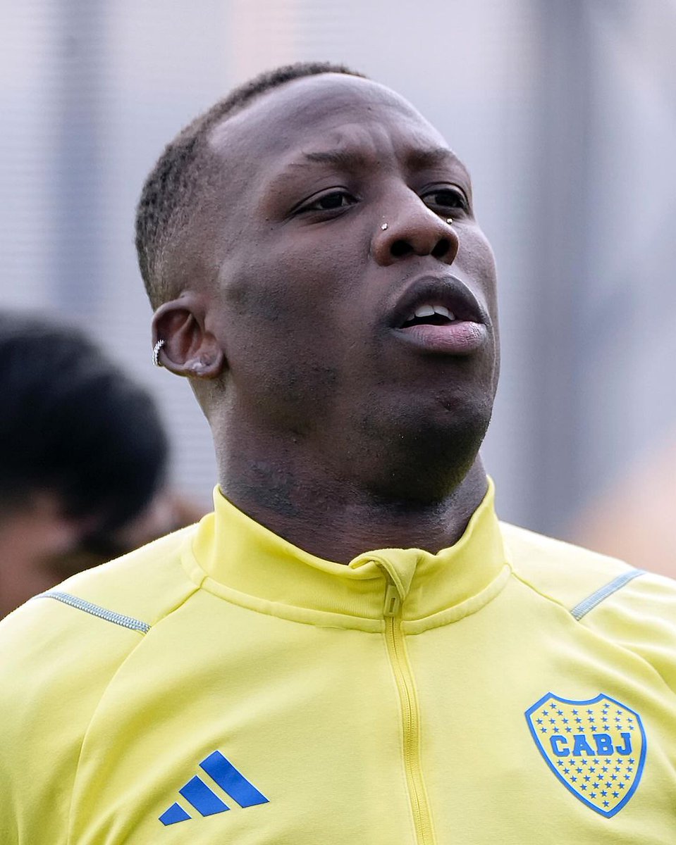Advíncula se recuperó en 14 días del desgarro en el aductor.