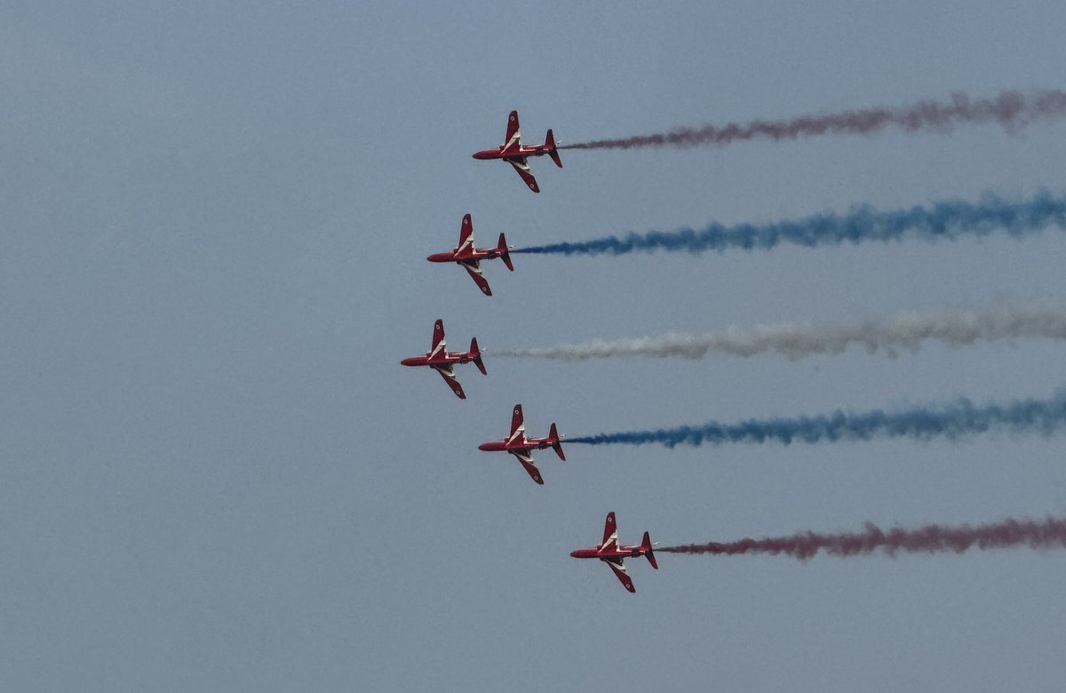 Everyone loves <a href="/rafredarrows/">Red Arrows</a>  at <a href="/RivieraAirshow/">English Riviera Airshow</a>