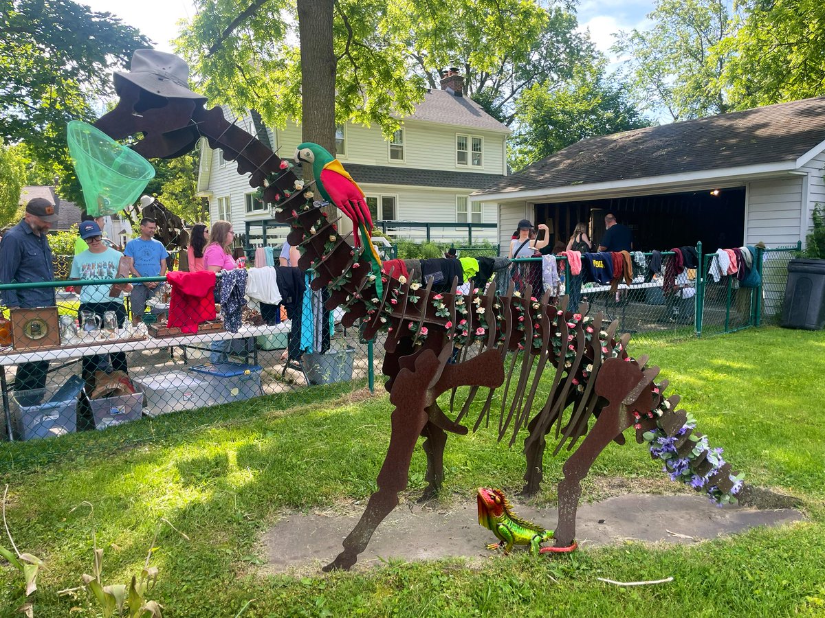 dugsong's tweet photo. Among the dinosaurs, Somalian samosas, and puzzle libraries of #Ypsi’s https://t.co/1ik8BQmPKY was the best deal of their annual yard sale - a working Hamilton pump organ sold for $50 to a 24 year old woodworking musician! #YesMichigan https://t.co/8mN6krDgNN