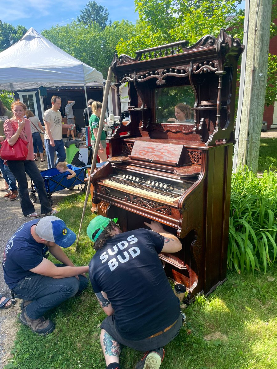 dugsong's tweet photo. Among the dinosaurs, Somalian samosas, and puzzle libraries of #Ypsi’s https://t.co/1ik8BQmPKY was the best deal of their annual yard sale - a working Hamilton pump organ sold for $50 to a 24 year old woodworking musician! #YesMichigan https://t.co/8mN6krDgNN