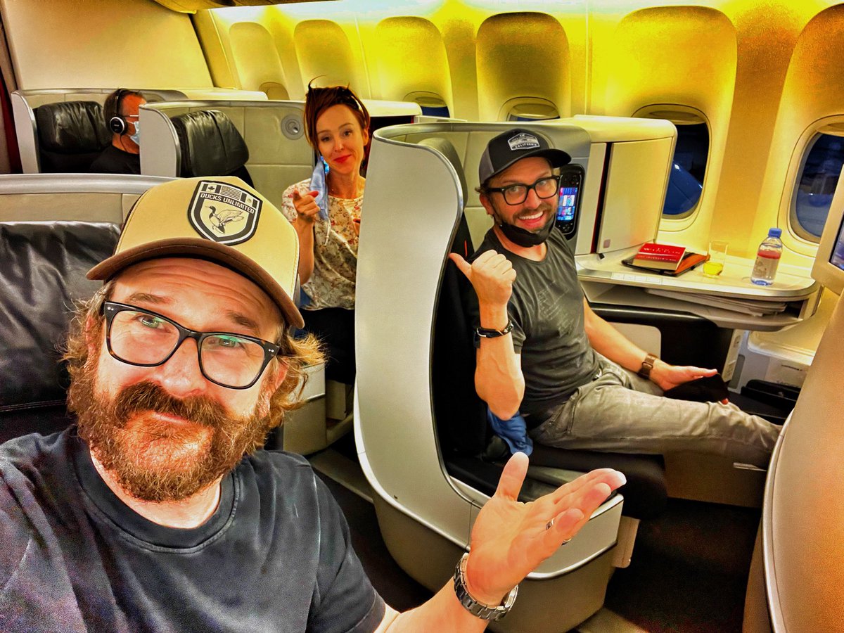 ConKings's tweet photo. Darklight Convention is going on as we speak, with our @kingsofcon in attendance! Flashback to fun on the plane to DLC4 in March 2022, with @RuthieConnell as well!
@dicksp8jr @RobBenedict #kingsofcon #DLC6
(Picture by “ @PFluide “ 😉) https://t.co/8okTrLwNre
