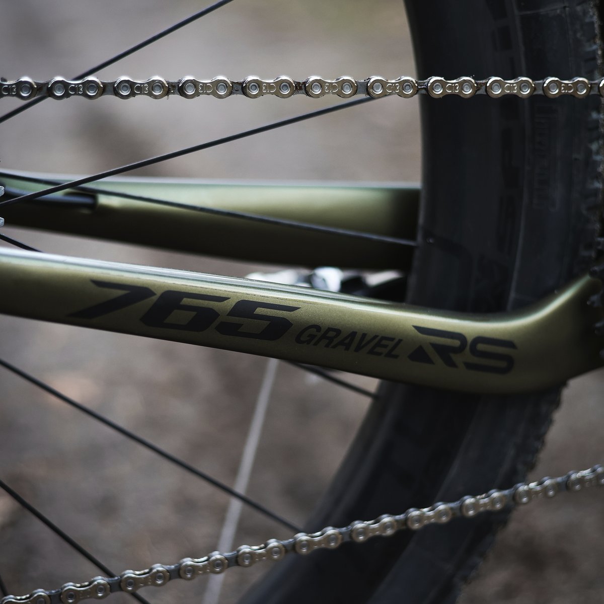 lookcycle's tweet photo. What a beauty! 😍 

The LOOK Cycle 765 Gravel RS, fitted with X-Track Race Carbon pedals and the @Campagnolo Ekar groupset, is 100% dedicated to gravel riding. 🚴‍♂️ 

📸 Cykloblog

#lookcycle #cycling #gravelbike #cyclingcommunity #gravel #offroadcycling #madeinfrance #gravelriding https://t.co/7wDty8fiBc