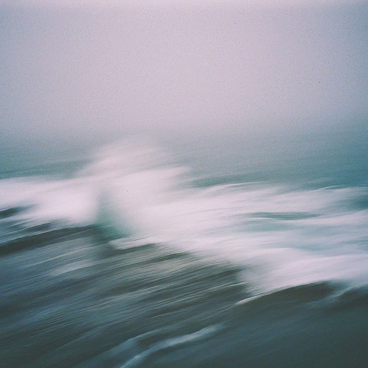 johan__studio's tweet image. breaking the waves 3