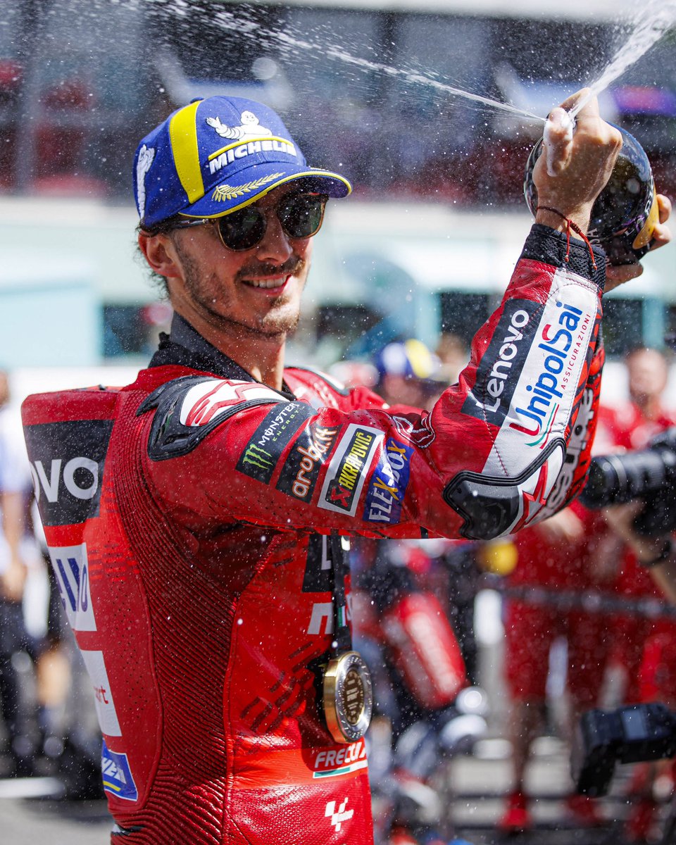 PeccoBagnaia's tweet photo. #ItalianGP 🇮🇹 
QP: P2 (1’44”504) +0.043
SPRINT: P1 

Che goduria che sei 🤟🏻🎸🫠 https://t.co/QsAdDa9223