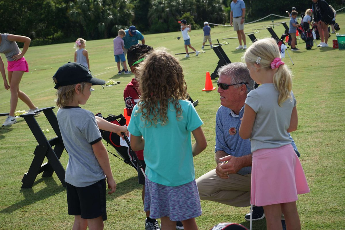 AJGAGolf's tweet photo. Clubs for Kids! 🏌️‍♂️

A couple AJGA juniors teamed up with the All-Marine Golf Team to give lessons to the future of golf! #ParrisIslandJr https://t.co/M0uhp2Dym2