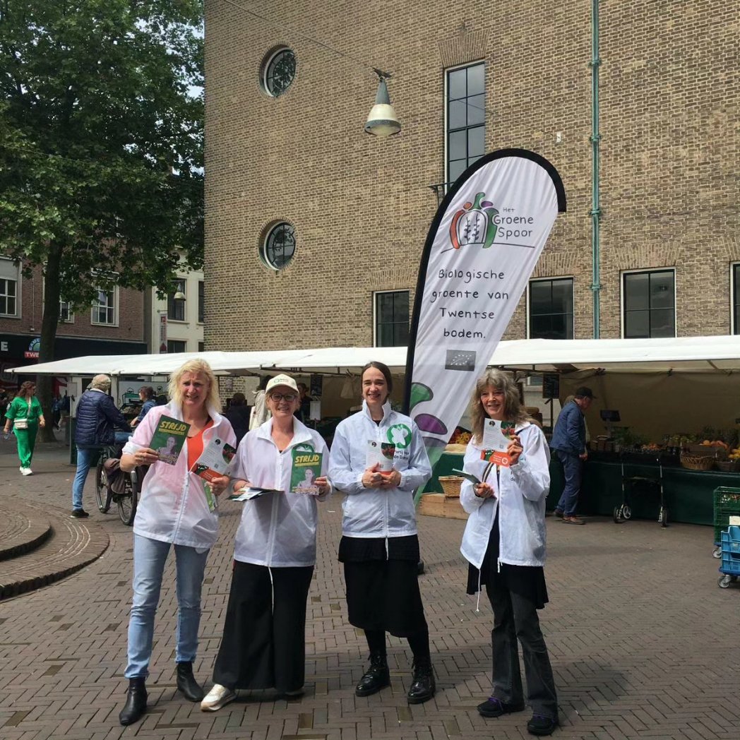 1 juni: Volop campagne in Overijssel! Op veel plekken opstap met flyer, campagnefiets en clean up uitrusting. Veel kiezers gesproken voor een mooie uitslag bij de #EU24verkiezing #PVDD #zwolle #Enschede #Deventer #Steenwijk #Hardenberg #Overijssel Kies voor wat je dierbaar is♥️