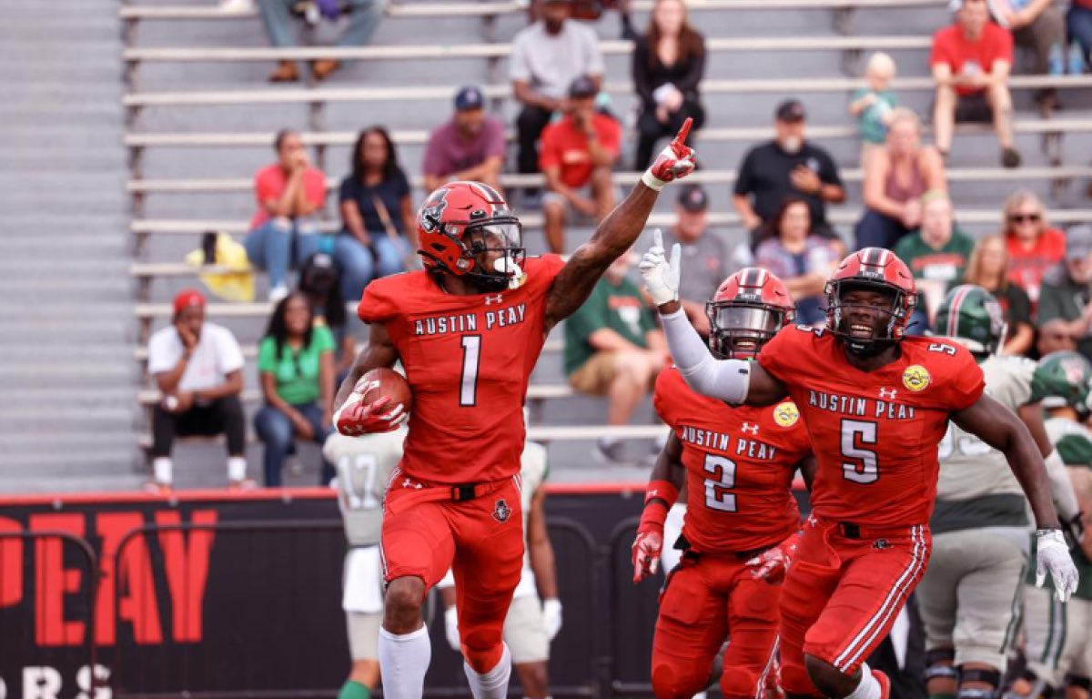 After a great camp at @LindenwoodFB 
I am blessed to have received my first D1 offer from University of Austin Peay! #AGTG 
@GovsFB @AllenTrieu @NEHS_Prospects  @D1RecruitNation @PrepRedzoneNE @ExpoRecruits @On3Recruits