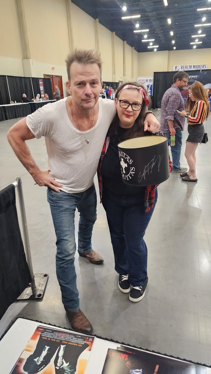 lenobia25's tweet photo. Awesome day out with @CourageousGamin at @riseupcontn and got to meet @seanflanery. https://t.co/PUBIcHLlay
