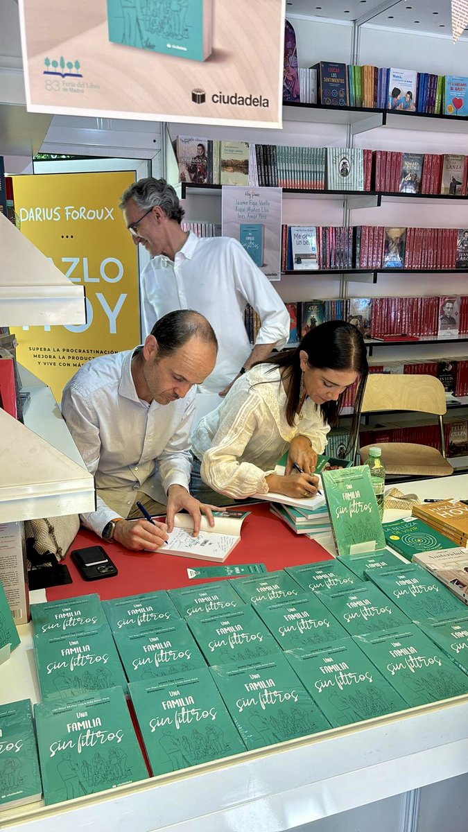 riqui8's tweet photo. ¡Una nueva experiencia!
¡Qué ilusión nos ha hecho poder estar en @FLMadrid firmando nuestro libro! Muchas gracias a todos. @CiudadelaLibro https://t.co/agHRj5KMpB