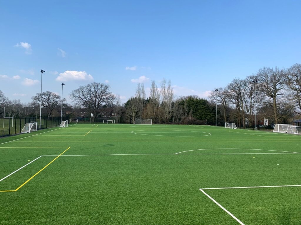 6 a side tournament - 
Winston 6’s

Saturday 6th July. 
11-4 ish. 3g pitch.  

6 a side, max 9 players. 
£85 per team. 

Place confirmed once payment is made. Get in touch asap.