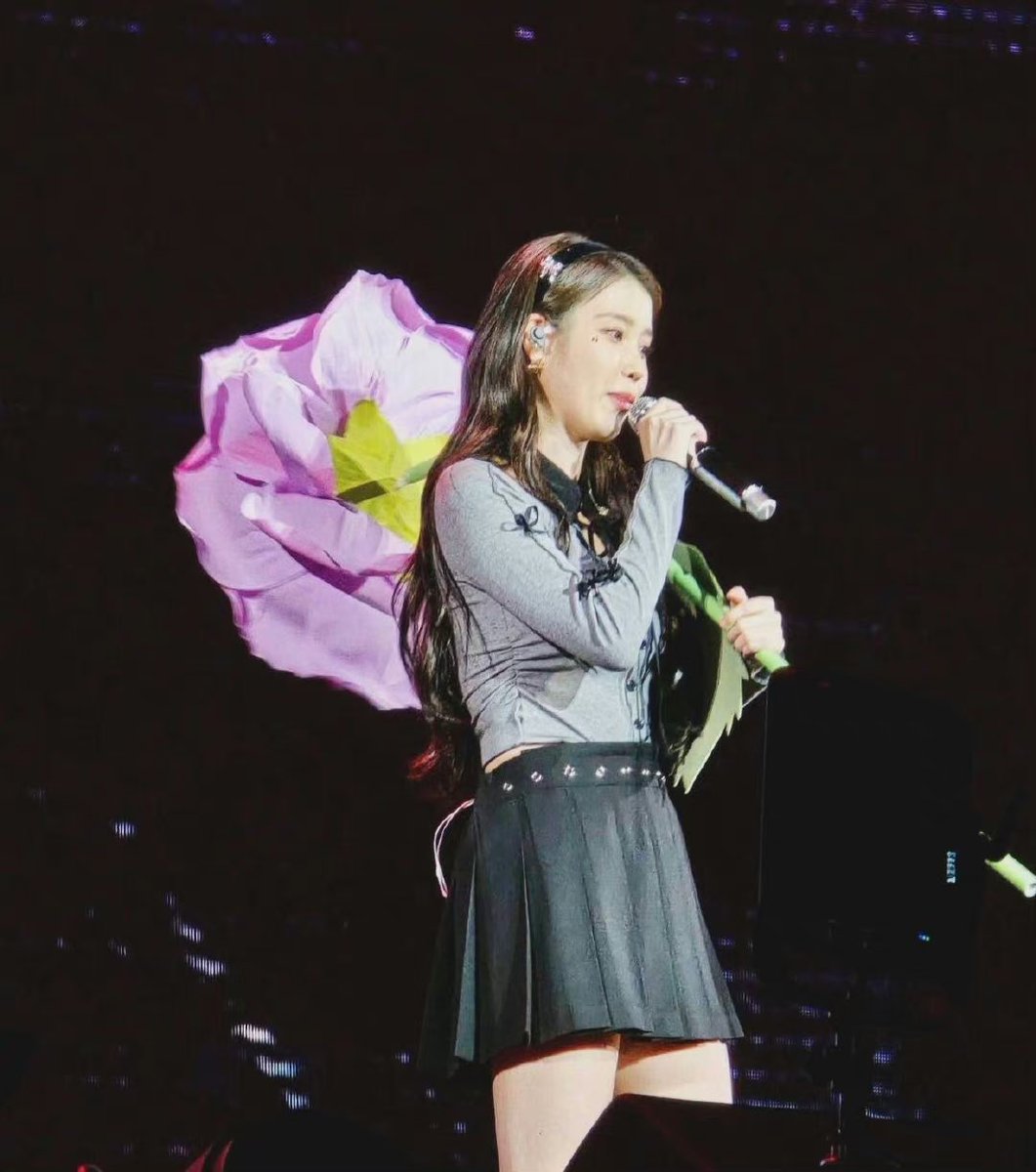 IU saan mo pinitas yan 😭😭