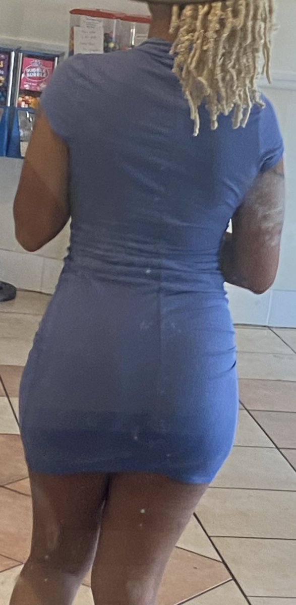 PublicBooties's tweet photo. Why did she stuff all that ass in that tiny dress she can barely walk because she got all that ass 😂😂#booty #milf #bootydress https://t.co/busdlLOjio