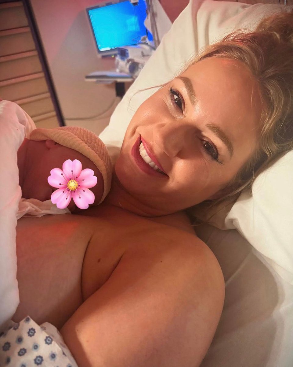 Lriaa SHFT tweet media