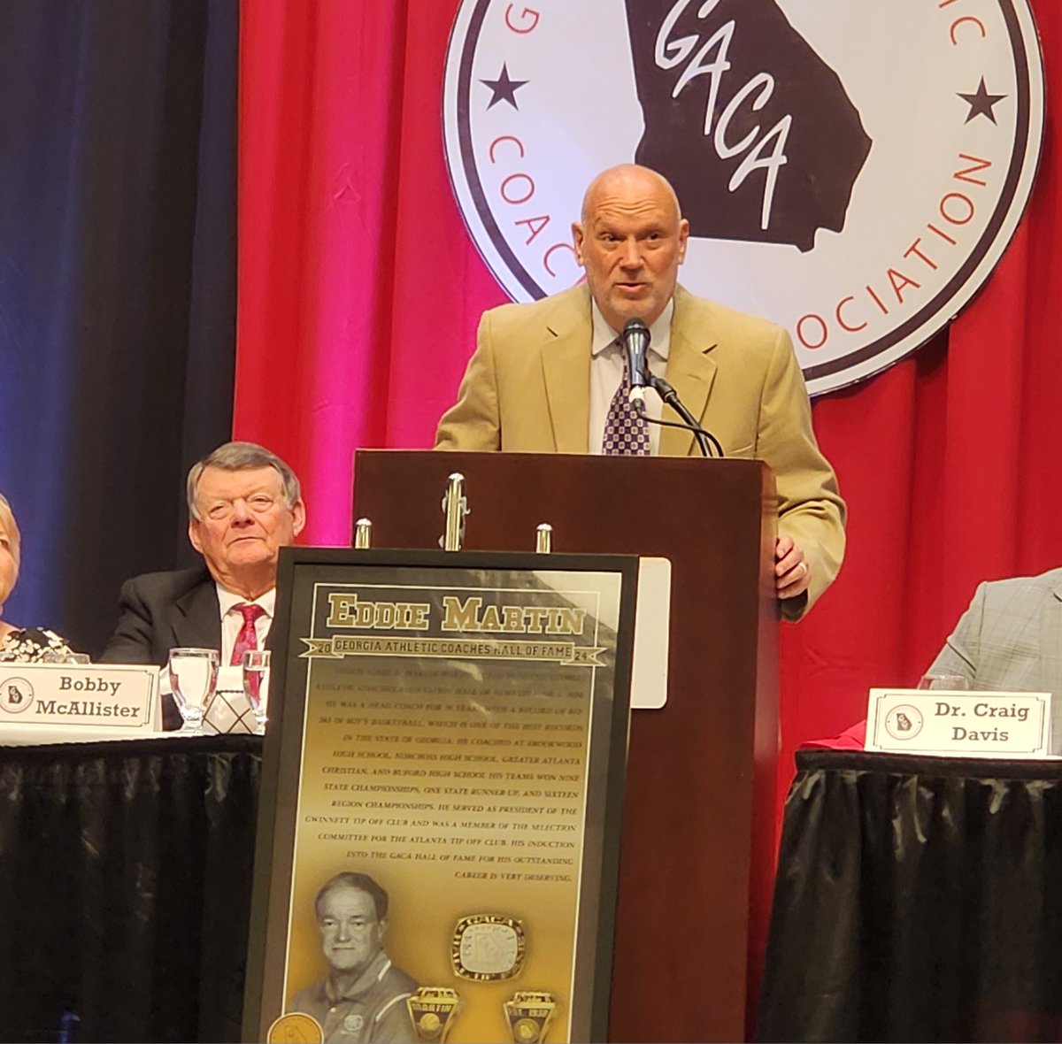 Congrats to Coach Eddie Martin, an inductee to the 2024 class of the GACA Hall of Fame

@halloffameawards #GACAhalloffameawards #HOFAwards #gaca #awardsbanquet