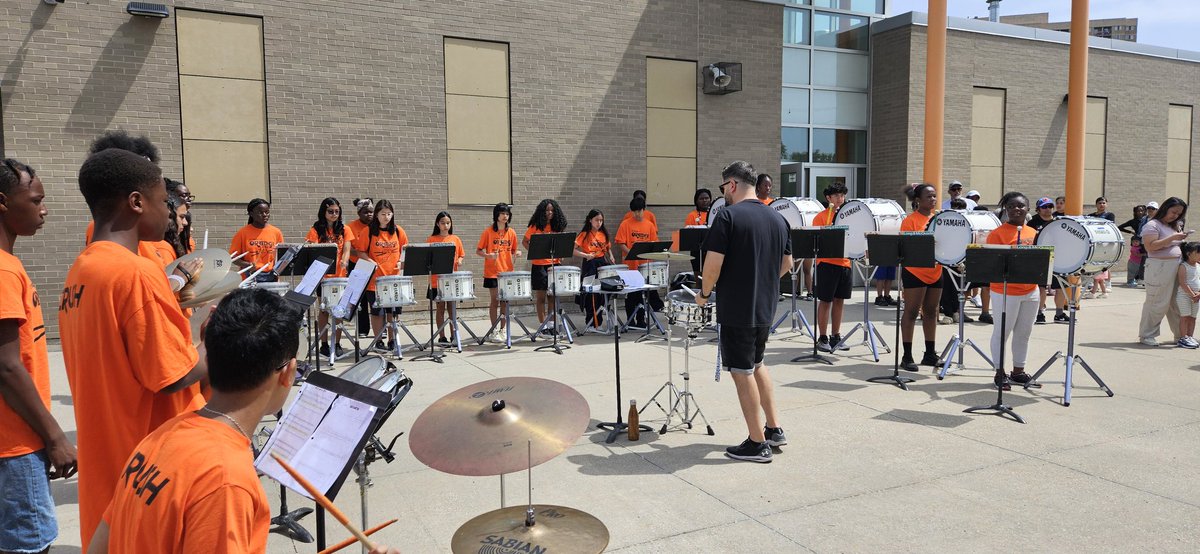 michael_tchr's tweet photo. Great job by @StAndreTCDSB drum line at the fun fair today.
👏👏 even had a special guest, Andre the Giant #tcdsb https://t.co/GKUL4B4K9B