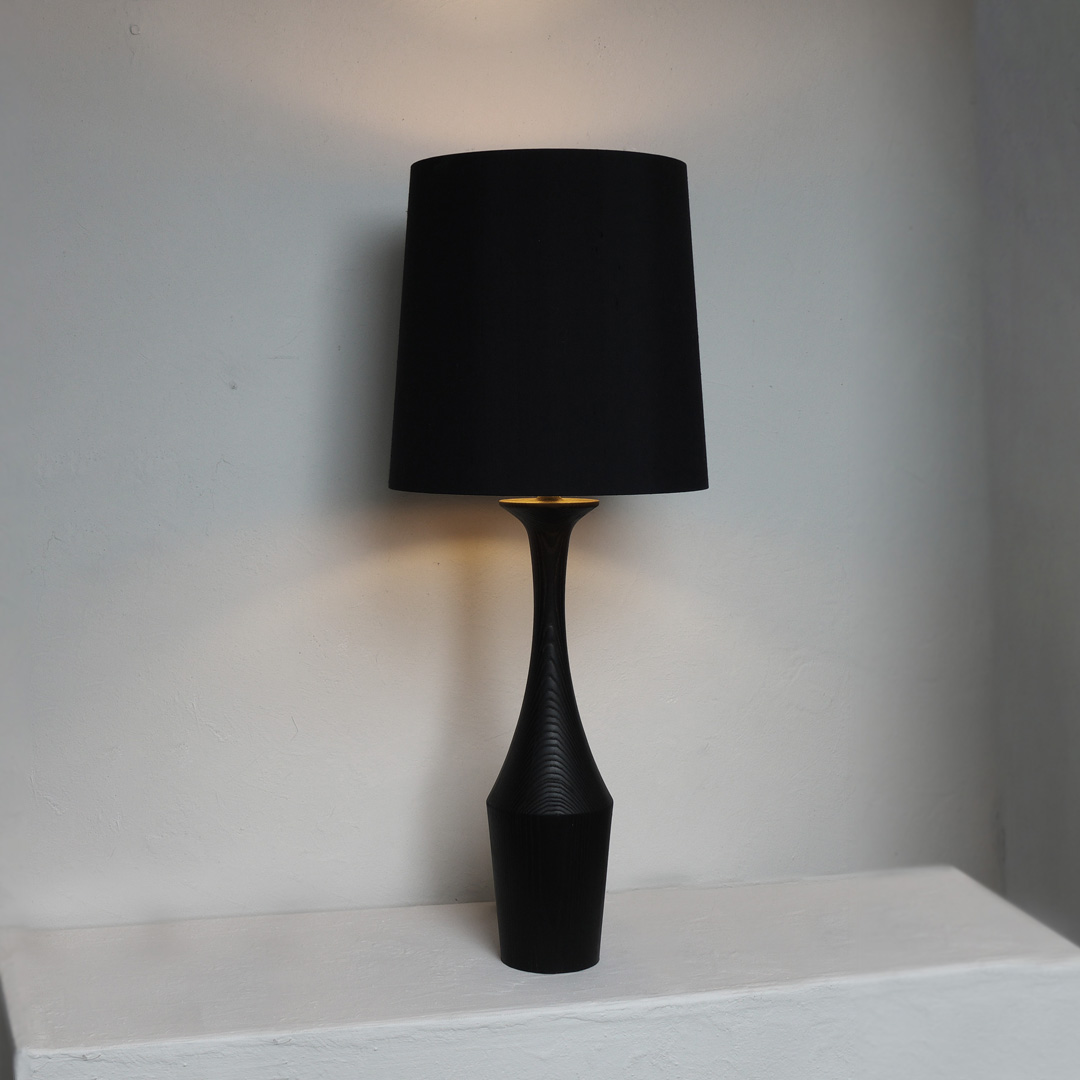 Scorched wood is one of our favourite finishes, not just because it's fun to do and smells great, but because the final finish is stunning. Completely natural and no need for chemical stains.
#scorchedwood #tazatablelight #tablelight #woodcraft #naturalinterior #sustainabledesign