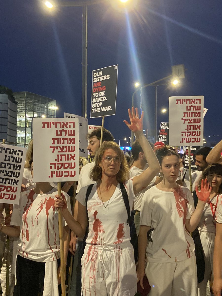 AnatPeled1's tweet photo. Protests in Tel Aviv tonight calling to accept Biden’s deal, bring back the hostages, and stop the war https://t.co/H7Xs0Q5w1o